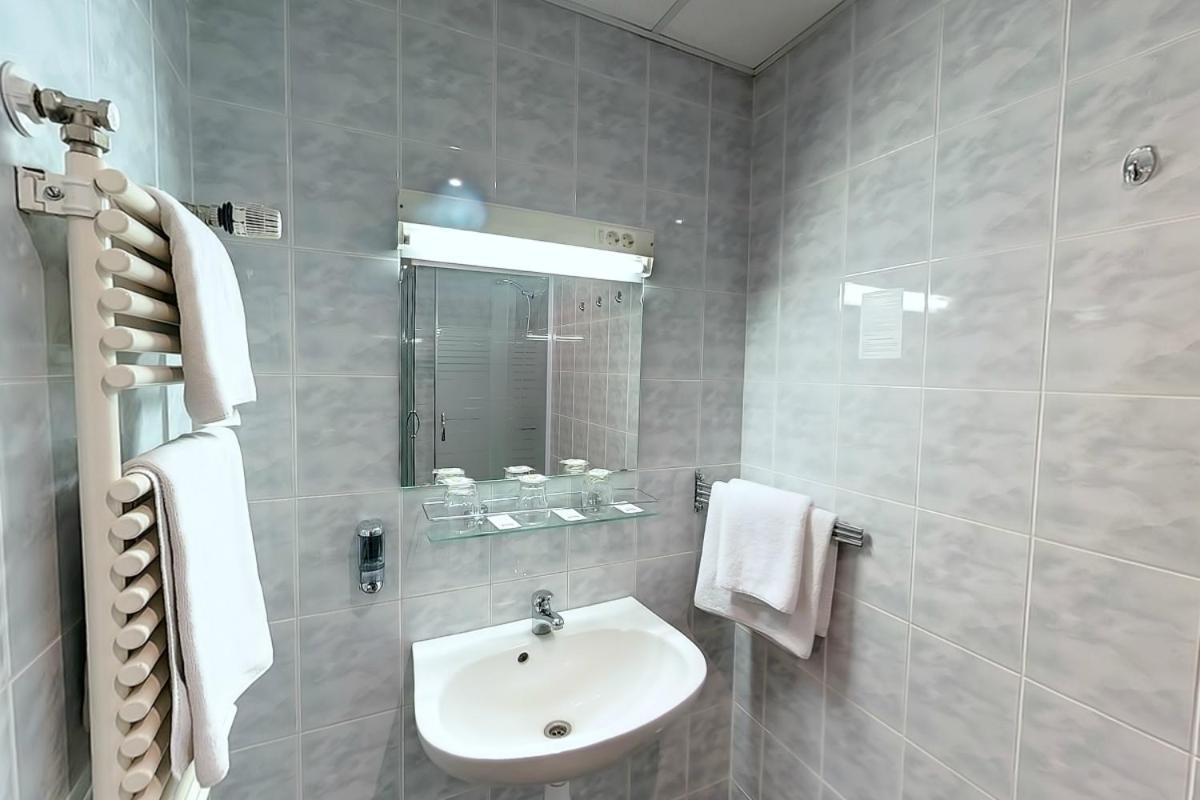 Klub Hotel Дунауйварош Номер фото