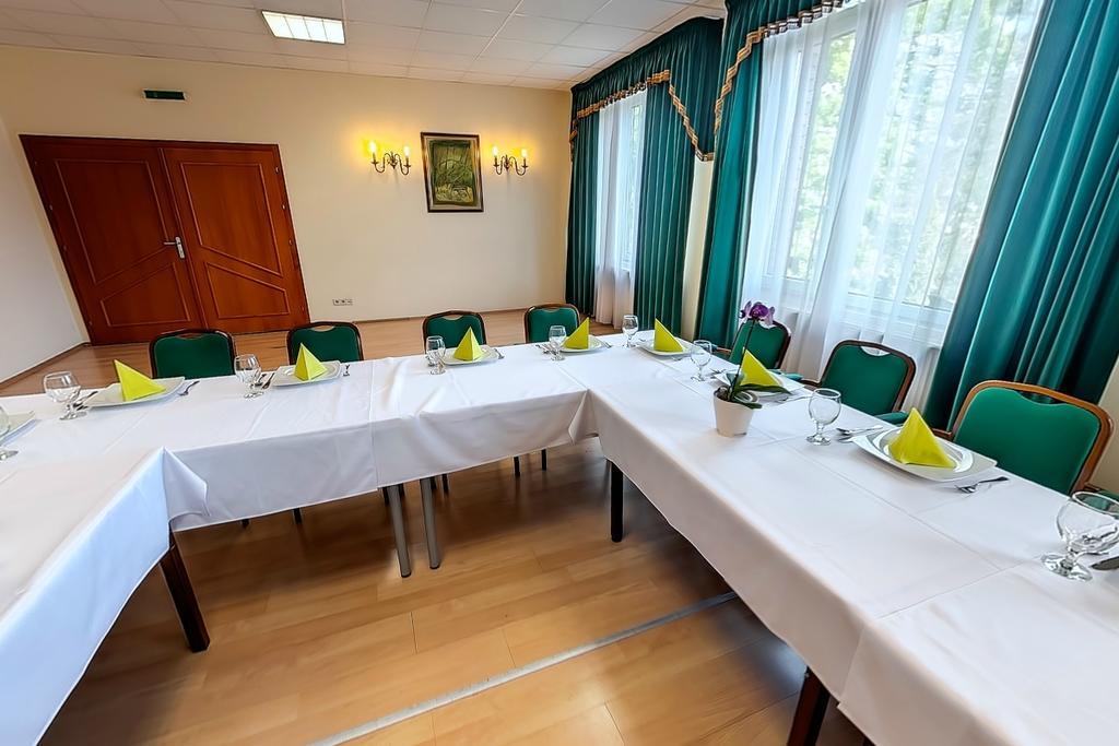 Klub Hotel Дунауйварош Экстерьер фото