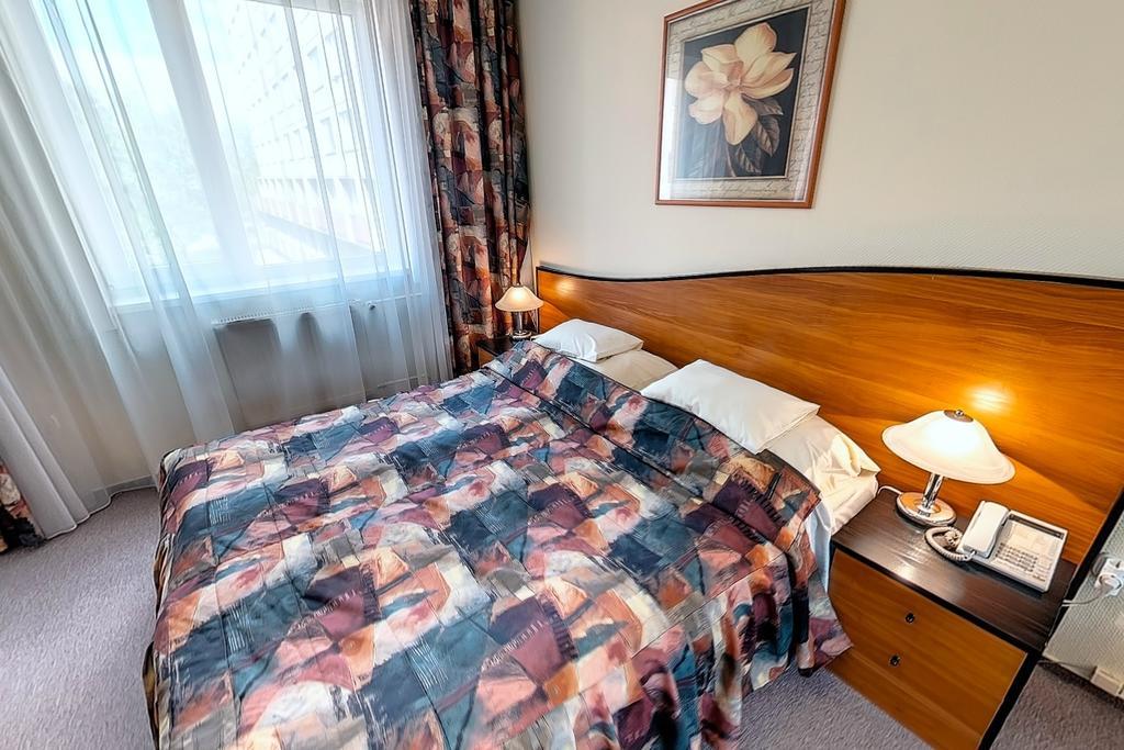 Klub Hotel Дунауйварош Экстерьер фото